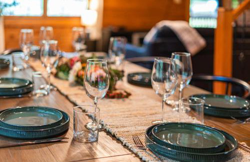 Log Cabin with Hot Tub, Game Room-10 min to NRG - Foto 18