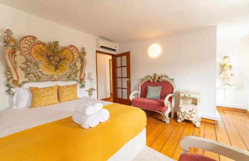 Charming Classic-Rustic Retreat in Historic Lisbon - Photo 6