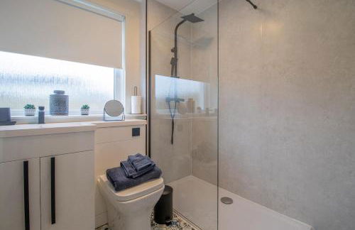 Hawick Apartment- 2-Bed in Coatbridge, Mins from Motorway to Glasgow - Foto 21