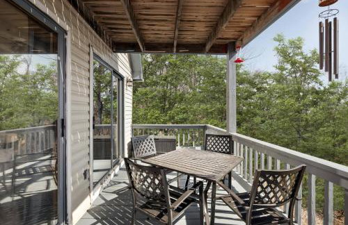 Cozy cabin w hot tub fire pit & ski access - Foto 34