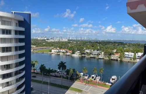 Ocean front 2 Bedroom and 2 Bathroom apartment at The Alexander Resort - Foto 29