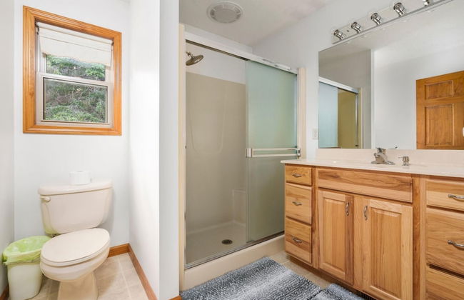 Firefly Lodge! Boardman River! Hot Tub! Woodstove! - Foto 30