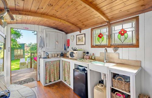 Finest Retreats- Shepherds Hut at Hilltop Farm - Foto 33