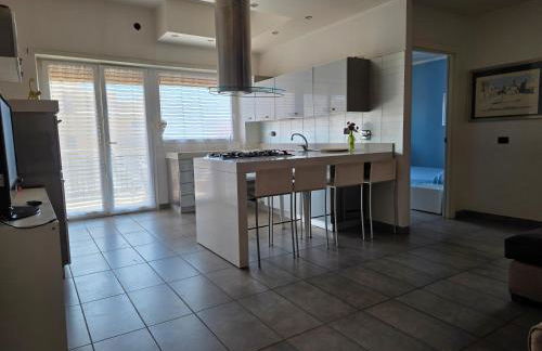 Fronte mare con grande terrazzo spiaggia sotto casa - WiFi - Photo 8