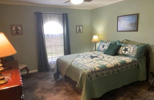 StockYards! Walk 3 Blocks-Ranch House sleeps 8 - Foto 54