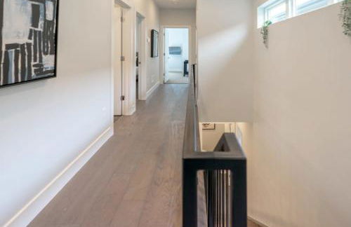 Beautiful Modern 3BR in the Grove ABODEbucks - Photo 41