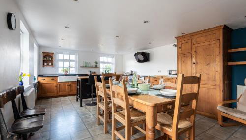 Vauxhall Cottage, Chepstow - 4 Bedroom Pet-Friendly Home with Private Fenced Garden, Walk to Town and Castle - Foto 2