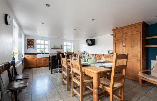 Vauxhall Cottage, Chepstow - 4 Bedroom Pet-Friendly Home with Private Fenced Garden, Walk to Town and Castle - Foto 2