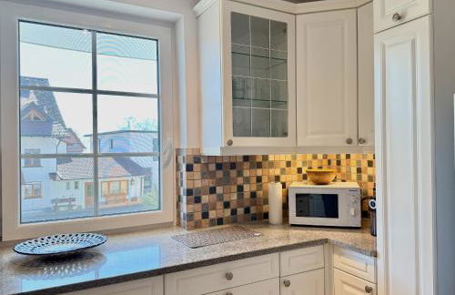 Ferienwohnung Residenz am See - exklusive Wohnung in erster Reihe mit Balkon und Seeblick - Photo 18