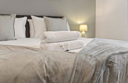 NEW! Large 5BR 2BA Home Leamington Spa Driveway Garage Parking WI-FI - Photo 25