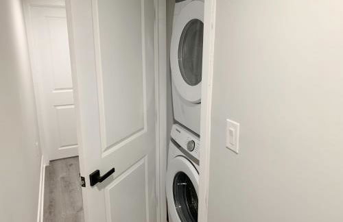 Charming 3BR 2BA with Private Patio - Foto 17