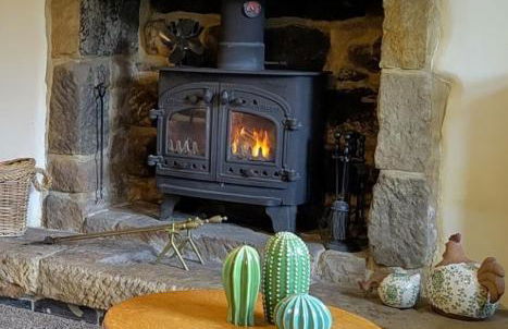 Dogs stay free, country walks from door, EV station, fenced garden, near gastro pub - Foto 1