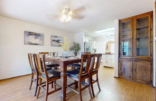 Walk to Park! Family-Friendly Laredo Home with Yard - Foto 4