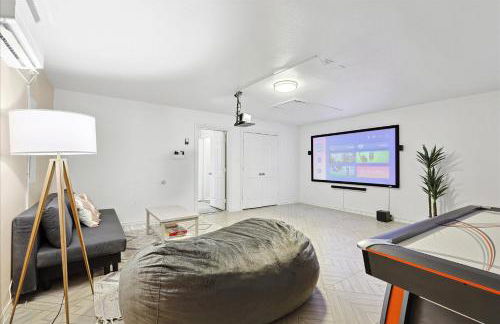 Luxury Gem in the Forest-Pool&Jacuzzi&Cinema&Games - Foto 35