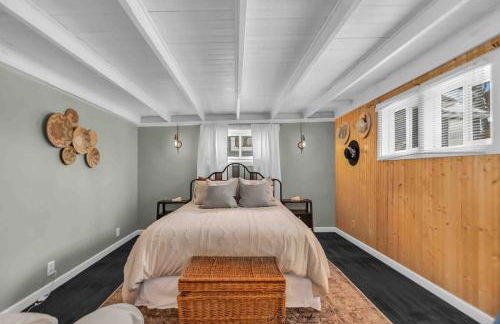 Beachglass Cottage - Family Friendly Kids and Pets - Photo 25