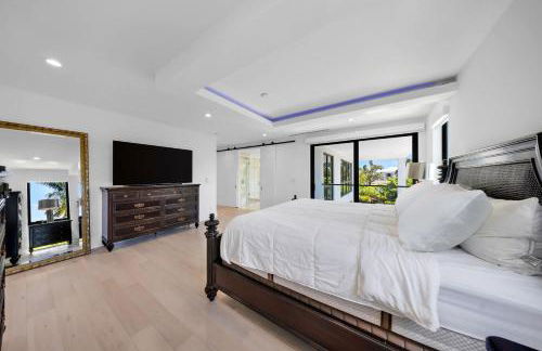 LVS Villa Blanco 5BR Coastal Oasis with Rooftop Sunset Deck Heated Pool Spa & Walk-to-Beach Access - Foto 28