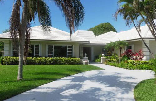 Spacious villa, pool, water views, walk to beach - Foto 12