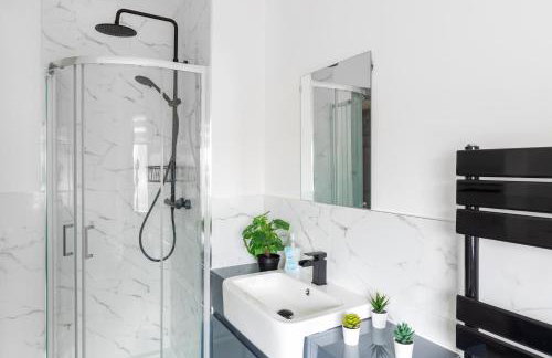 Stanion Luxurious 3 Bedroom Modern House Northamptonshire, Double, Twins, Single, Free Parking, Free Wi-Fi, Pets, Up to 8 Sleeps, 4 Smart TVs - Foto 10