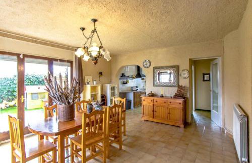 Catalunya Casas Unique Costa Brava Abode with train access to BCN - Foto 13