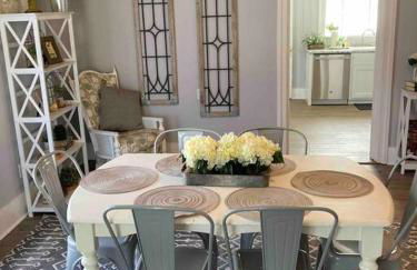 Farmhouse with game room, fire pit and creek - Foto 41