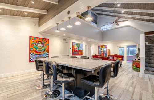 Artistic Retreat, King Suite with Private Balcony! - Foto 6