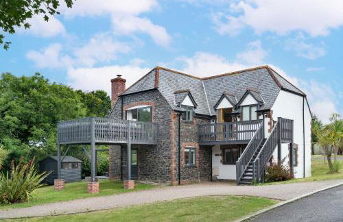 The Little Hawthorns - Photo 2