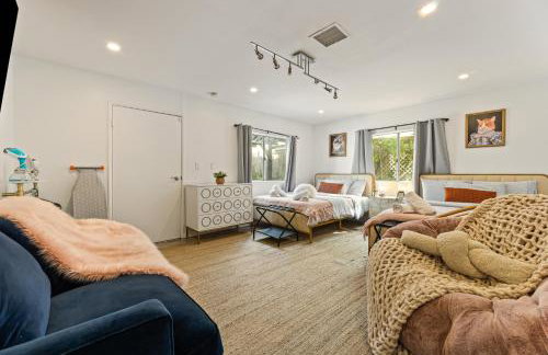 Los Angeles charming big house, king bed, parking, EV - Photo 53