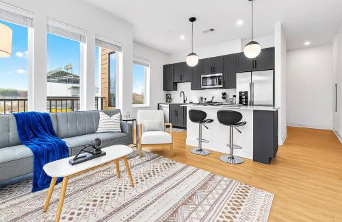 Luxury 2BR Steps from Railroad Park - Foto 1