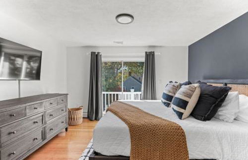 Walk to the Beach - Modern Home with FirePit and Bikes - Foto 35