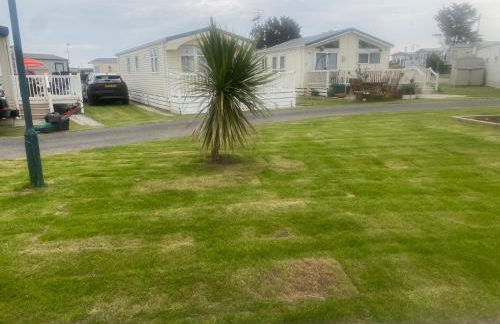 Seaside 2-Bed Caravan Retreat - Sleeps 6 & Parking - Foto 1