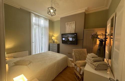 House - Sleeps 4 - Garden - Pets Ok - Parking - Photo 1