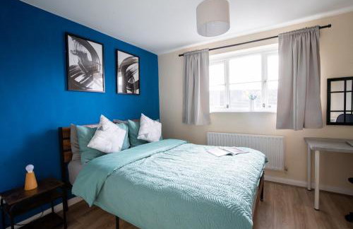 2BR Home Near Shops & Transport Links - Foto 33