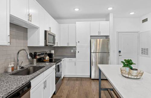 Chic 1BR Apt| King Bed| Pool| Gym| Close 2 Beach. - Foto 7