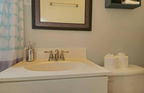 Book Now! 8-Min to Metro - King Bed- Old Town Central Retreat - Floyd's Freedom - - Foto 6