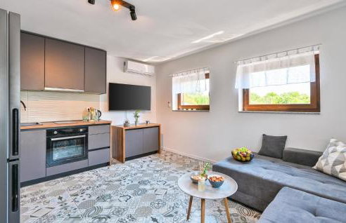 2 Bedroom Cozy Home In Kobasicari - Foto 4