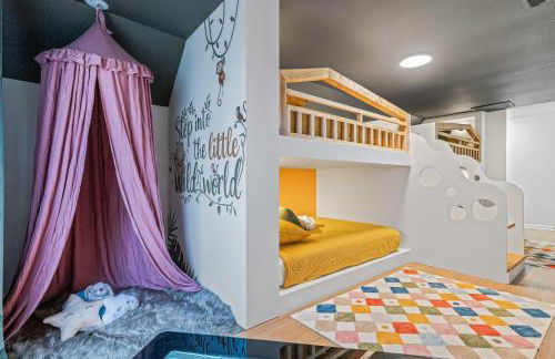 Newly Renovated Luxe Home near Asheville | Pool, Hot Tub, Theater & Games! - Foto 42