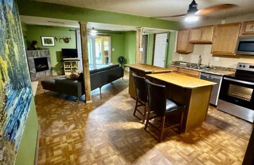 Comfortable one bedroom basement apartment in the woods - Foto 17