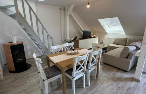 Gemütliche neurenovierte Dachgeschosswohnung - Foto 1