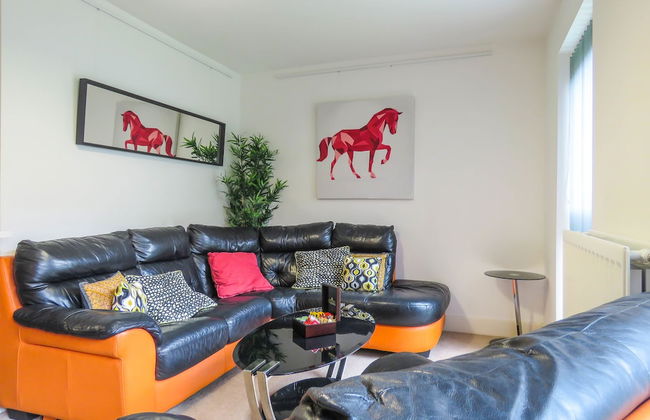 Tudors eSuites Park Central Townhouse Garden and Parking - Foto 16