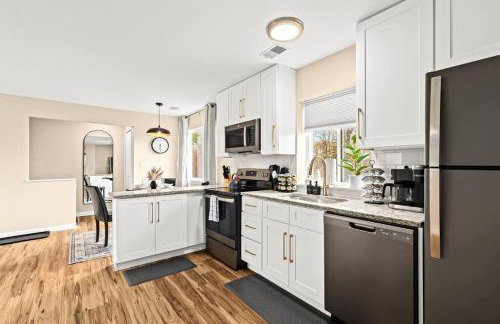 New! Charming Upper Unit in the Heart of Roseville - Foto 13