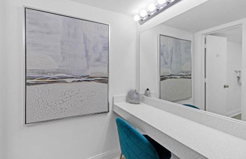 Waterfront Oasis 2BR 2BA with Pool, Gym, Balcony & Parking - Foto 11