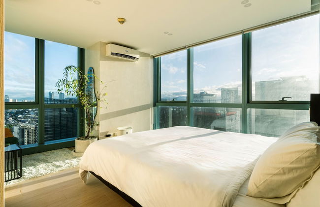 Luxury 2BR Gem in One Uptown, bgc - Photo 11