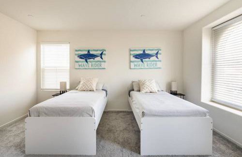 Spacious Modern Home in Sierra Lakes Fontana - Photo 29