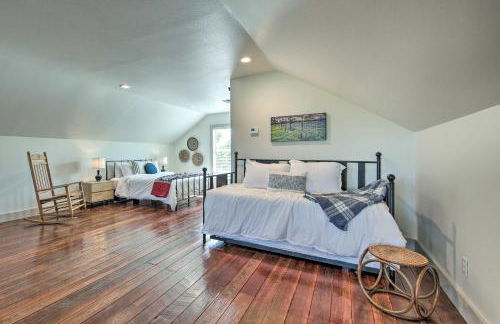 Peaceful Schulenburg Farmhouse with Fire Pit and Games - Foto 14