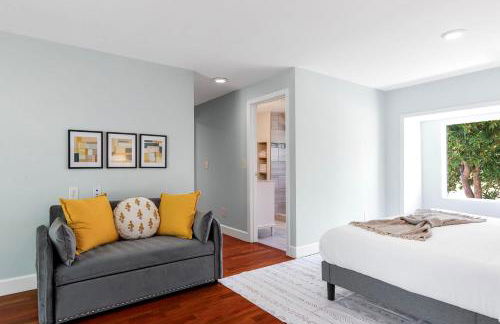 Modern Mountain View Getaway w Huge Outdoor Space - Foto 28