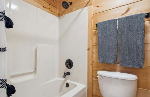 Pet-Friendly Lake Lure Cabin with Outdoor Oasis! - Foto 19