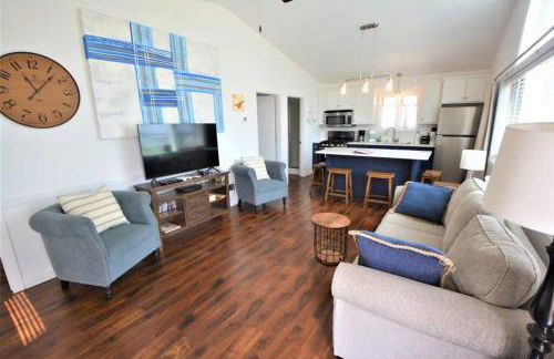 Remodeled, Grill, Outside Seating, Dock, Swimming - Photo 5