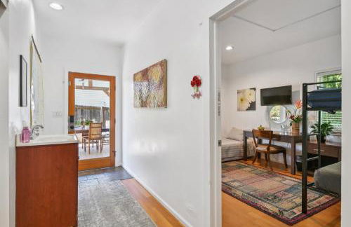 6 bedrooms, Walking distance to airport - Foto 21