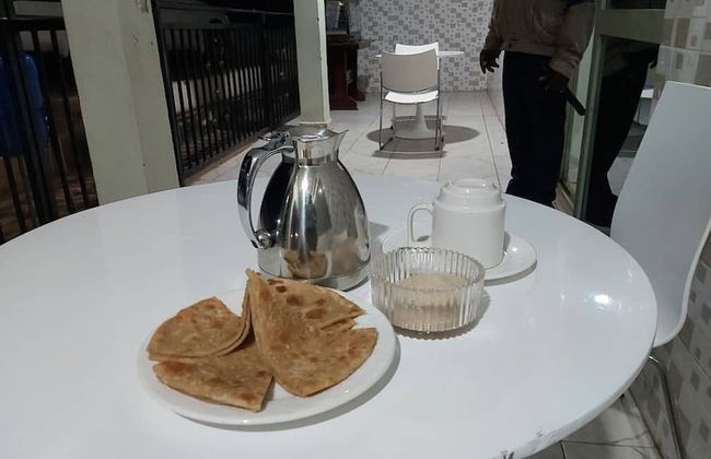 Famko Hotel - Sleeps 24 - Parking - Garden - Foto 9