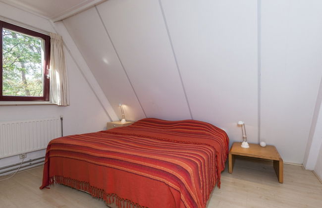 Cozy Holiday Home in Nunspeet near Forest - Photo 5